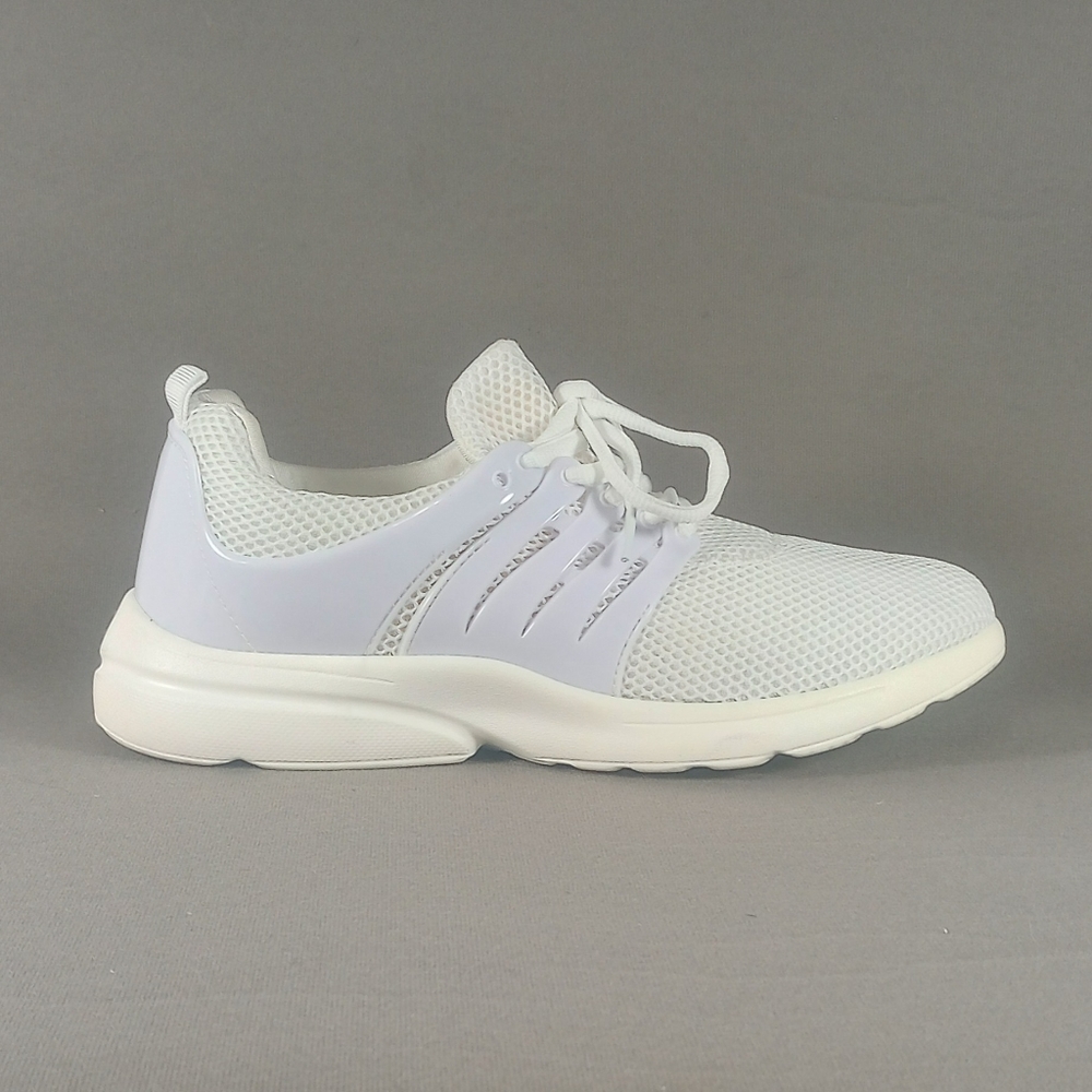 Oli Jolimall women's size 9 white mesh sneakers